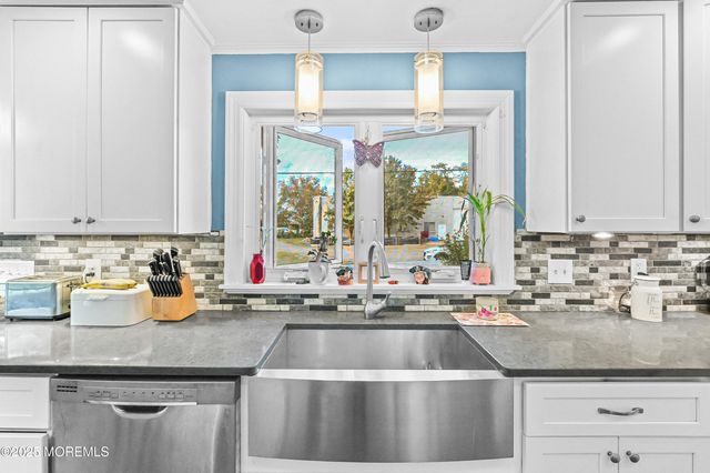 1 Hobart Street, Keyport, NJ 07735