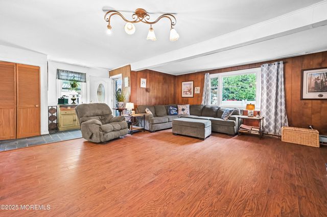 1 Hobart Street, Keyport, NJ 07735