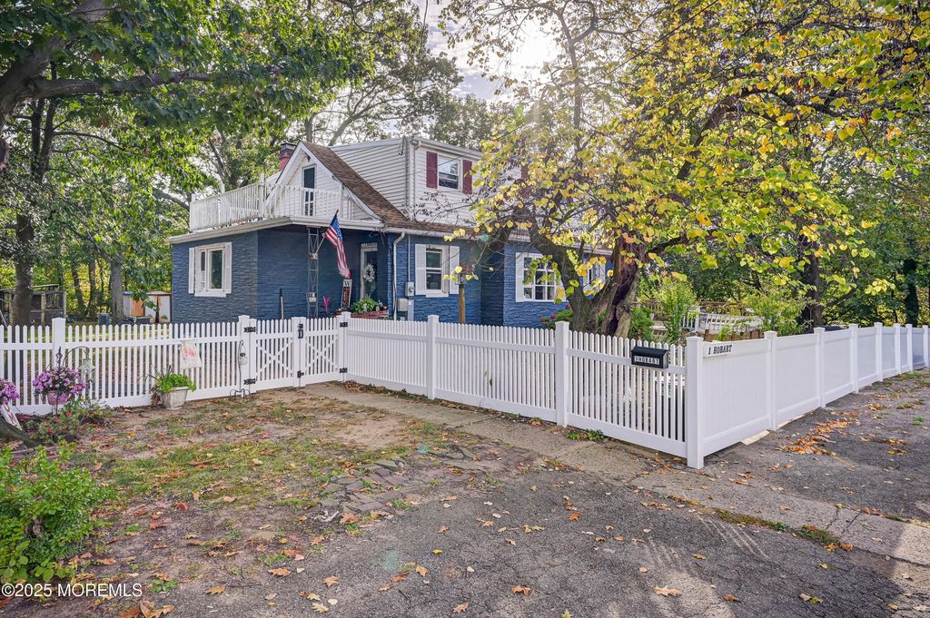 1 Hobart Street, Keyport, NJ 07735