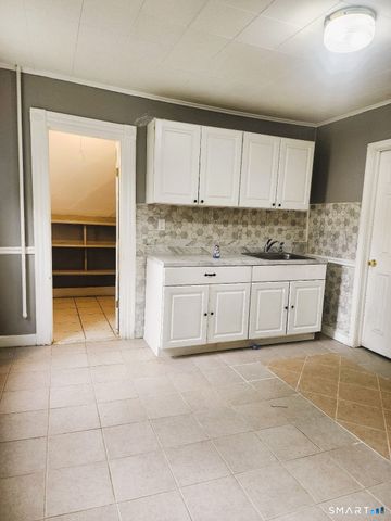 25 Laurel Street, Waterbury, CT 06702