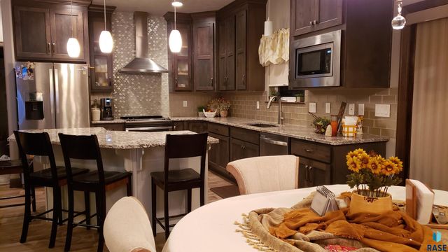 1305 S Gill Ave Avenue, Sioux Falls, SD 57106