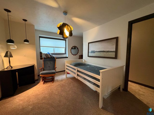 1305 S Gill Ave Avenue, Sioux Falls, SD 57106