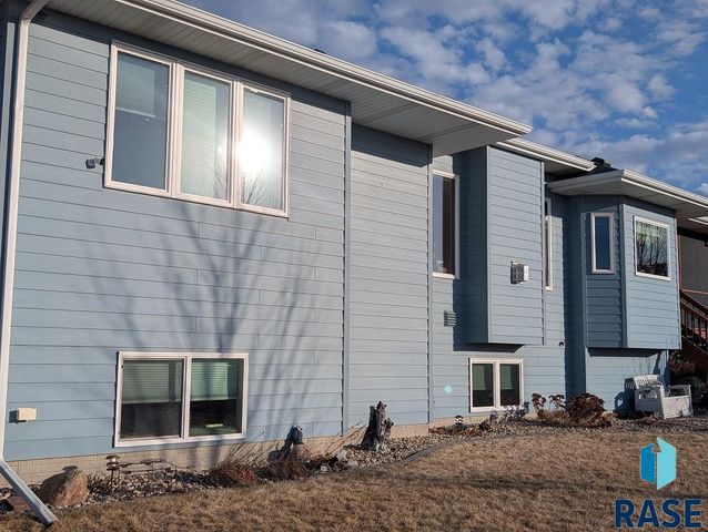 1305 S Gill Ave Avenue, Sioux Falls, SD 57106