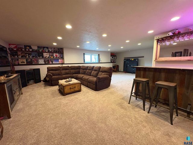 1305 S Gill Ave Avenue, Sioux Falls, SD 57106
