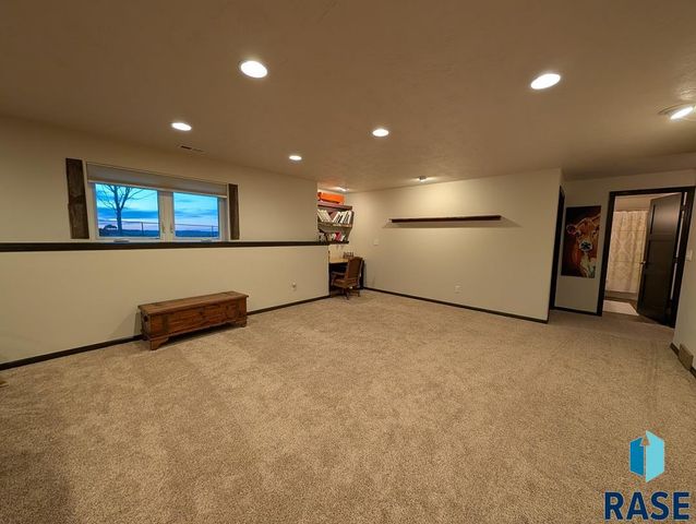 1305 S Gill Ave Avenue, Sioux Falls, SD 57106