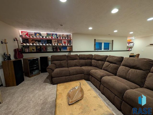 1305 S Gill Ave Avenue, Sioux Falls, SD 57106