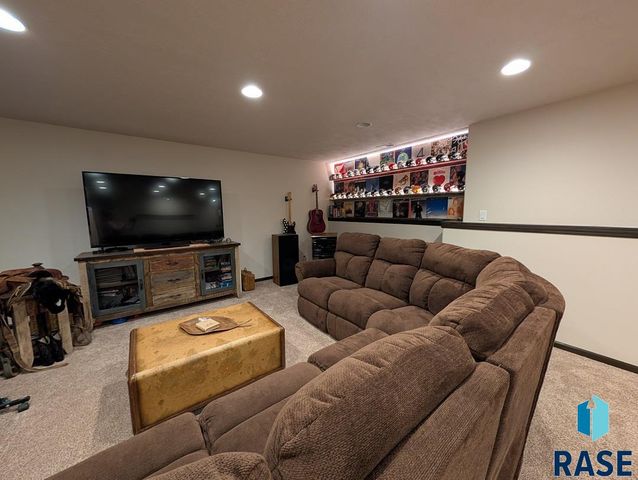 1305 S Gill Ave Avenue, Sioux Falls, SD 57106