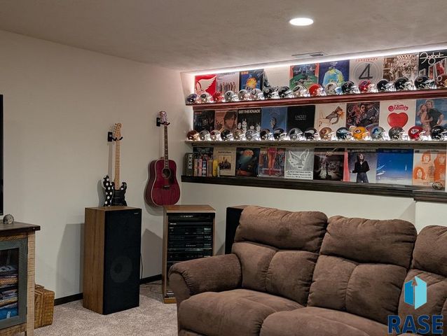 1305 S Gill Ave Avenue, Sioux Falls, SD 57106