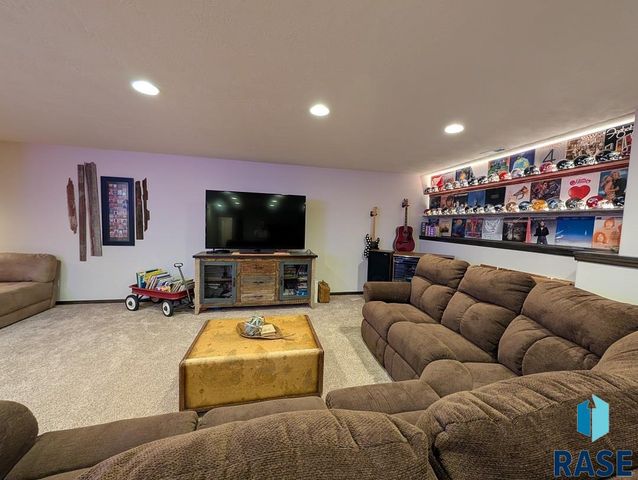 1305 S Gill Ave Avenue, Sioux Falls, SD 57106