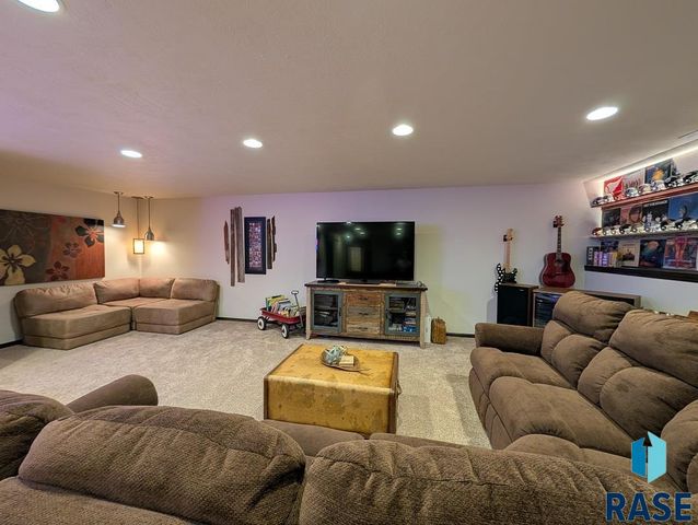 1305 S Gill Ave Avenue, Sioux Falls, SD 57106