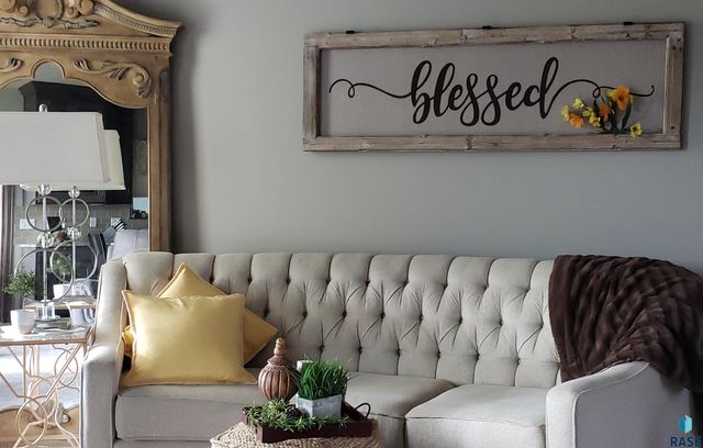 1305 S Gill Ave Avenue, Sioux Falls, SD 57106