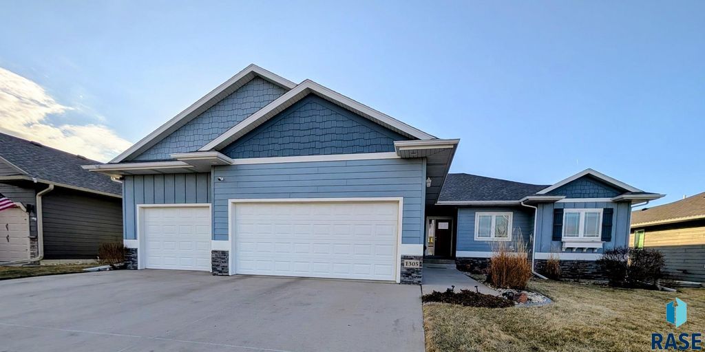 1305 S Gill Ave Avenue, Sioux Falls, SD 57106