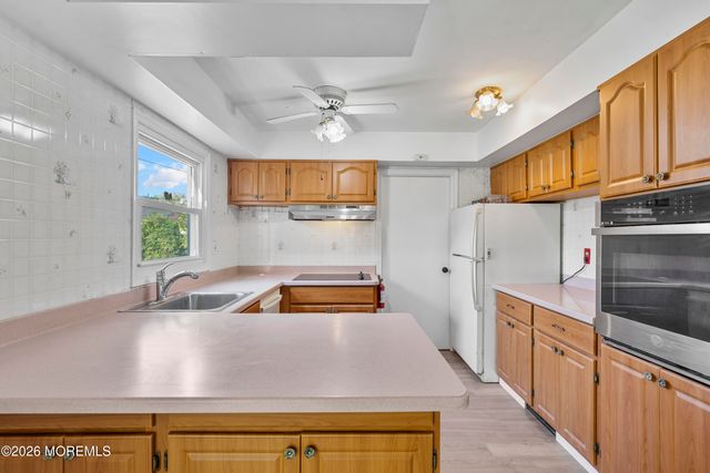 8 Holton Lane, Willingboro, NJ 08046