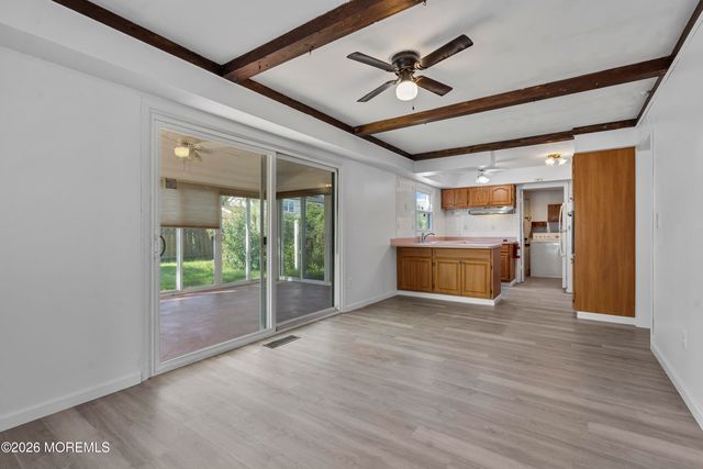 8 Holton Lane, Willingboro, NJ 08046