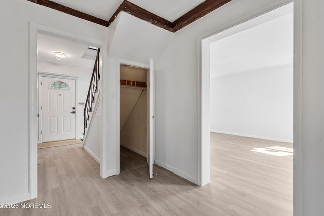 8 Holton Lane, Willingboro, NJ 08046