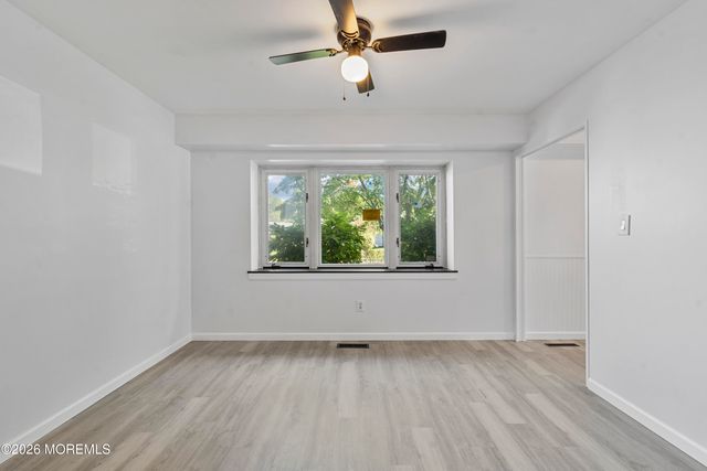 8 Holton Lane, Willingboro, NJ 08046