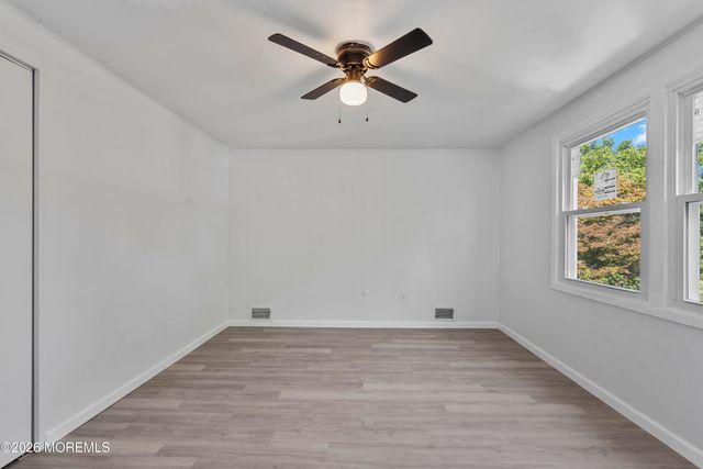 8 Holton Lane, Willingboro, NJ 08046