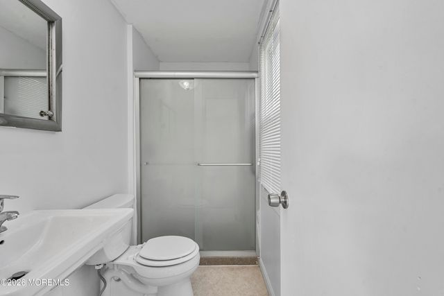 8 Holton Lane, Willingboro, NJ 08046