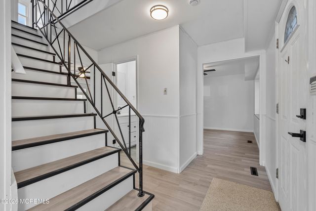 8 Holton Lane, Willingboro, NJ 08046