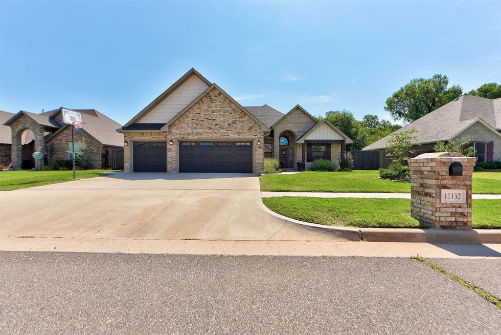 11132 Fairways Avenue, Yukon, OK 73099
