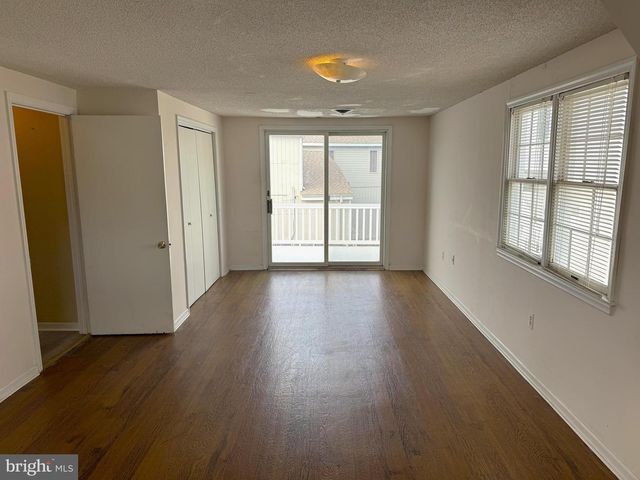 218 W 7TH ST, Ship Bottom, NJ 08008