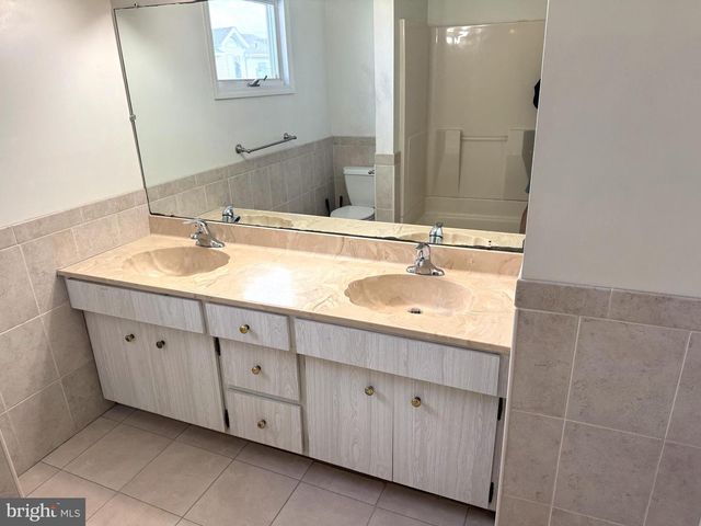 218 W 7TH ST, Ship Bottom, NJ 08008