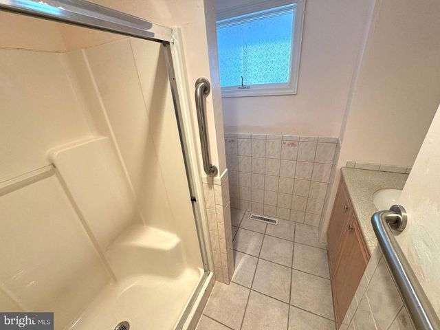 218 W 7TH ST, Ship Bottom, NJ 08008