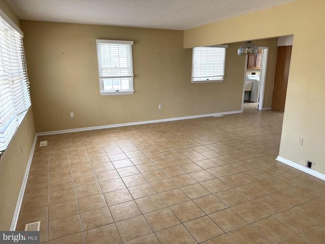 218 W 7TH ST, Ship Bottom, NJ 08008