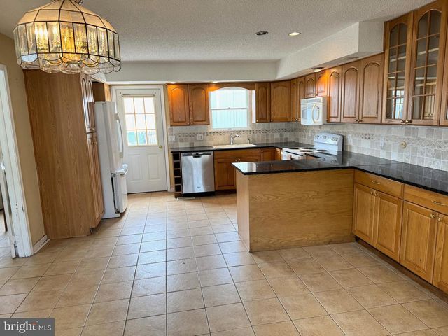 218 W 7TH ST, Ship Bottom, NJ 08008