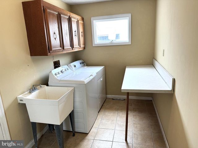 218 W 7TH ST, Ship Bottom, NJ 08008