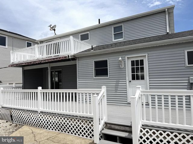 218 W 7TH ST, Ship Bottom, NJ 08008