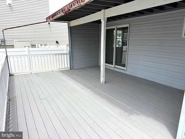 218 W 7TH ST, Ship Bottom, NJ 08008