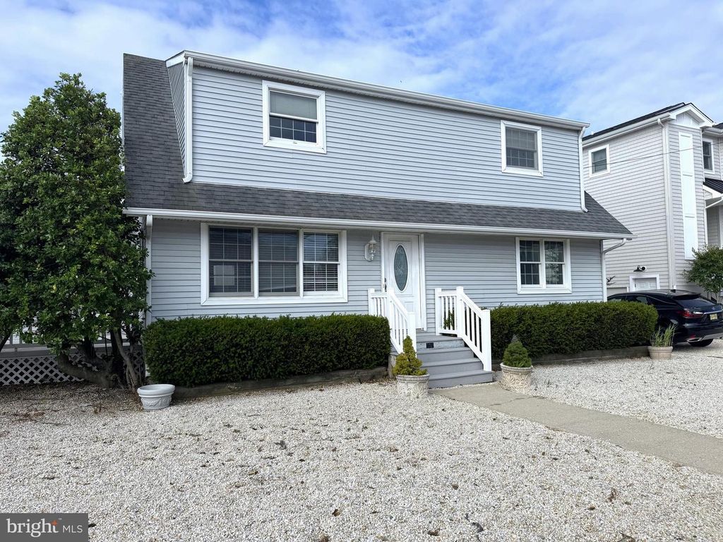 218 W 7TH ST, Ship Bottom, NJ 08008