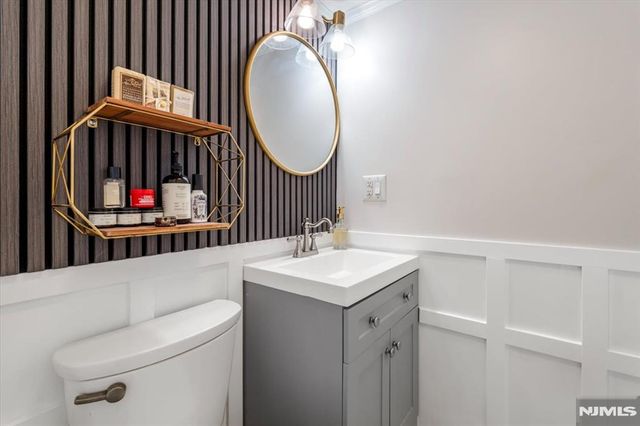 502 6th Avenue, Lyndhurst, NJ 07071