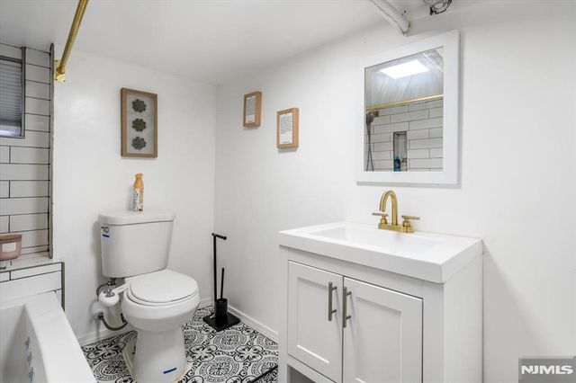 502 6th Avenue, Lyndhurst, NJ 07071