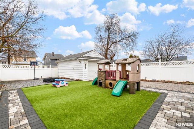 502 6th Avenue, Lyndhurst, NJ 07071