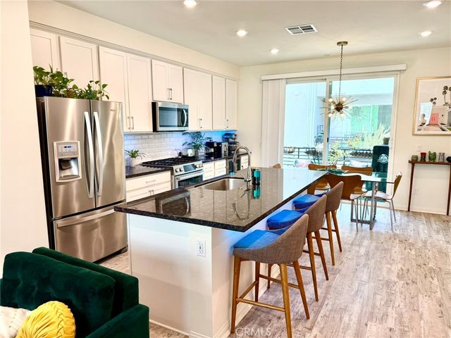 18449 W Mural, Northridge, CA 91325