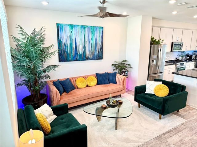 18449 W Mural, Northridge, CA 91325