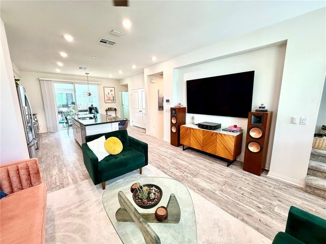 18449 W Mural, Northridge, CA 91325