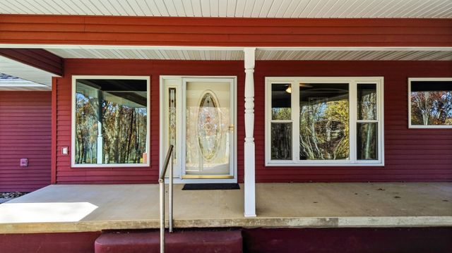 15207 Henry Road, Morrison, IL 61270