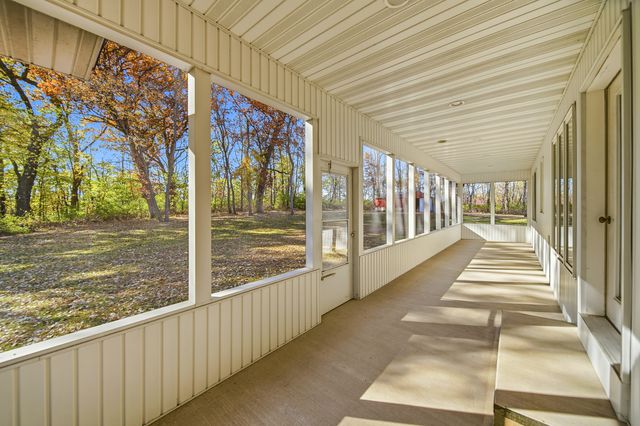 15207 Henry Road, Morrison, IL 61270