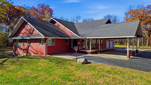 15207 Henry Road, Morrison, IL 61270