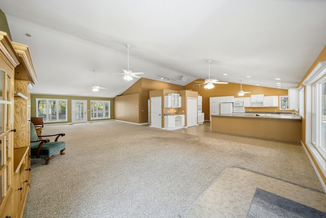 15207 Henry Road, Morrison, IL 61270