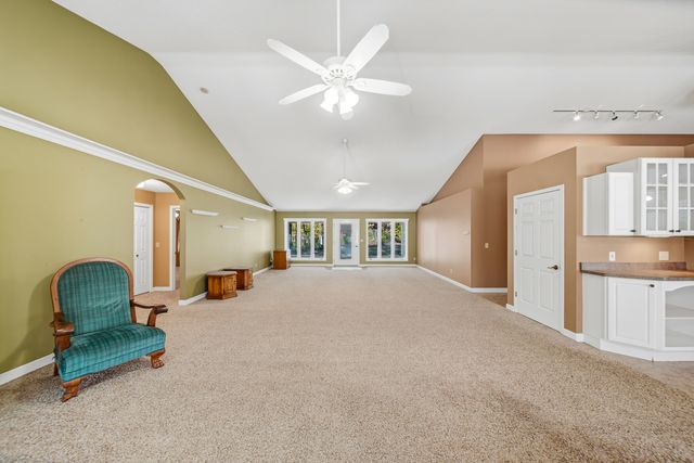 15207 Henry Road, Morrison, IL 61270