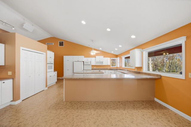 15207 Henry Road, Morrison, IL 61270