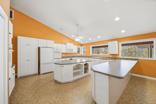 15207 Henry Road, Morrison, IL 61270