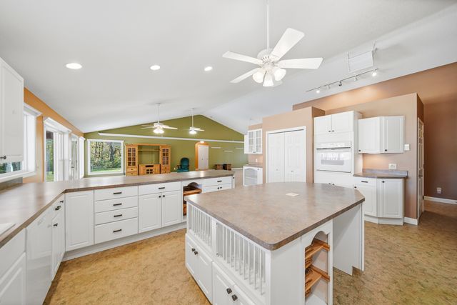 15207 Henry Road, Morrison, IL 61270