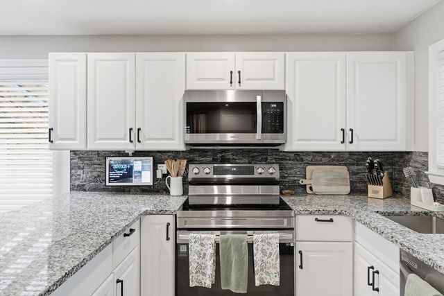 57 Plain St, Upton, MA 01568