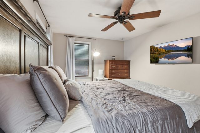 57 Plain St, Upton, MA 01568