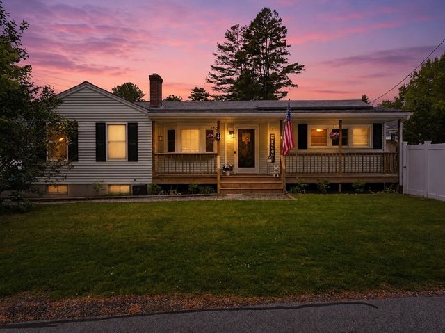 57 Plain St, Upton, MA 01568